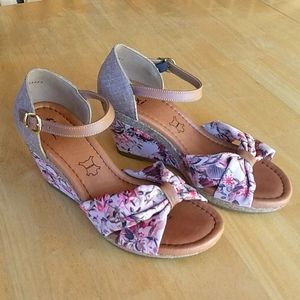 PRETTY Floral Wedges. NEVER WORN!